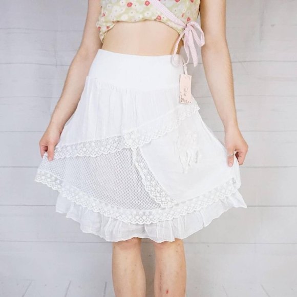 🍓FAIRYCORE WHITE LACE RUFFLE SKIRT🍓 - Picture 3 of 4